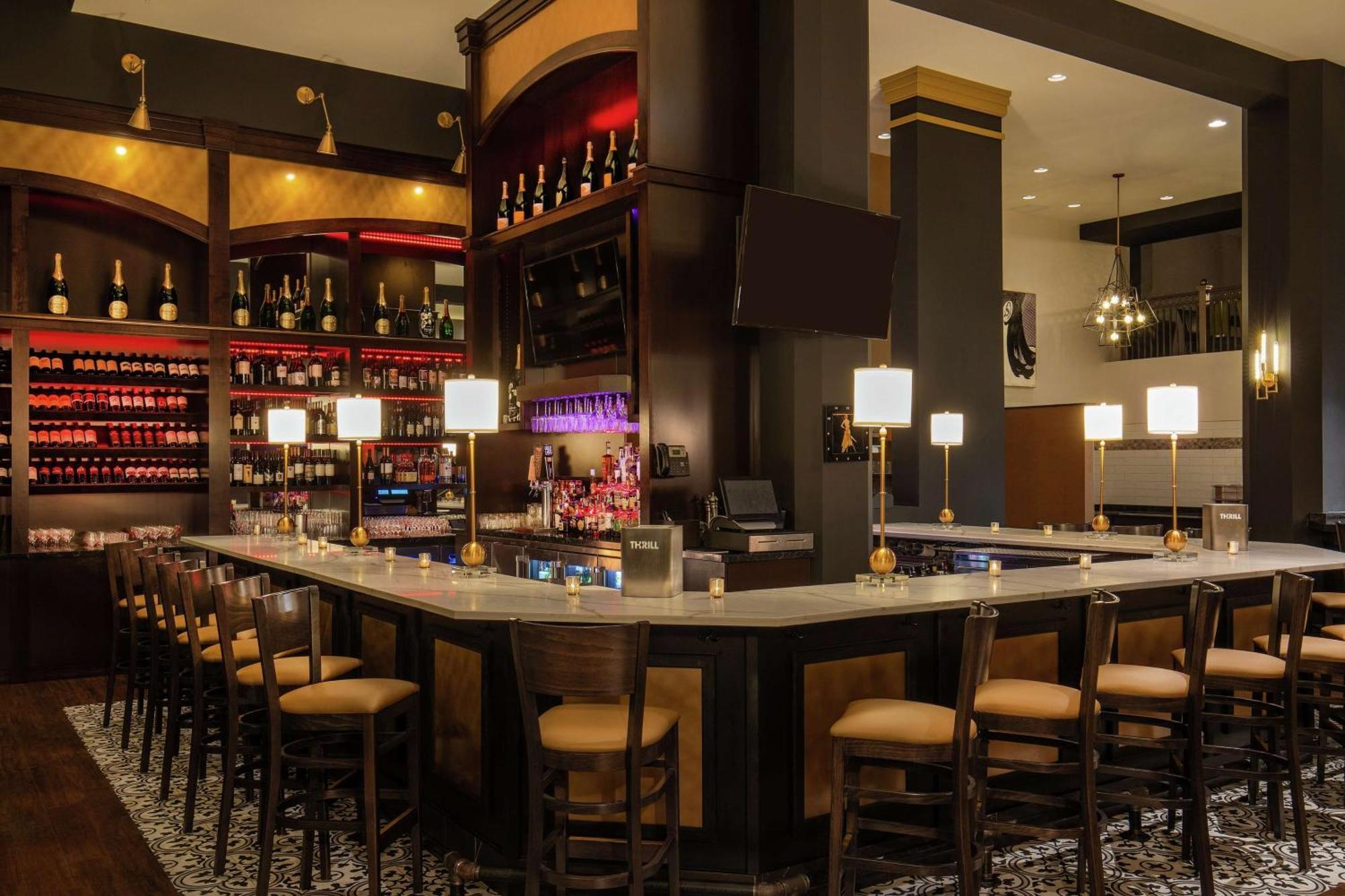 Doubletree By Hilton Youngstown Downtown Екстериор снимка