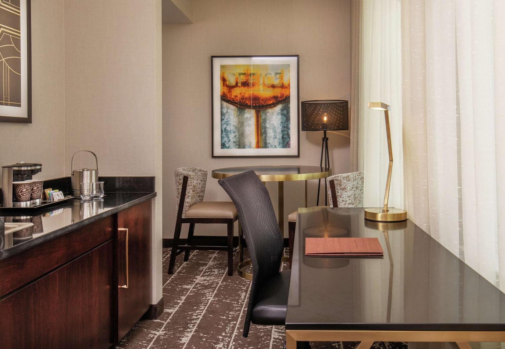 Doubletree By Hilton Youngstown Downtown Екстериор снимка