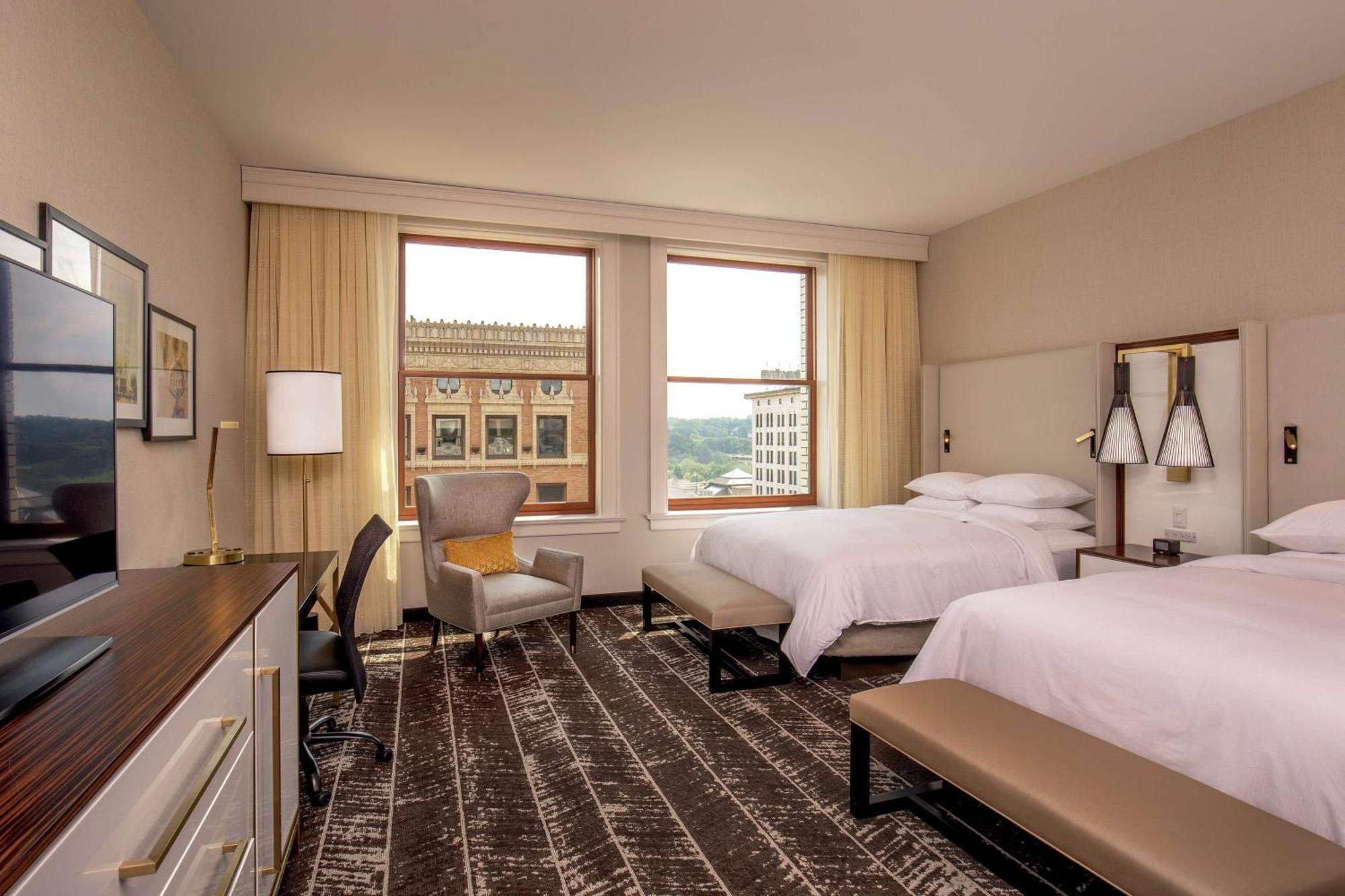 Doubletree By Hilton Youngstown Downtown Екстериор снимка