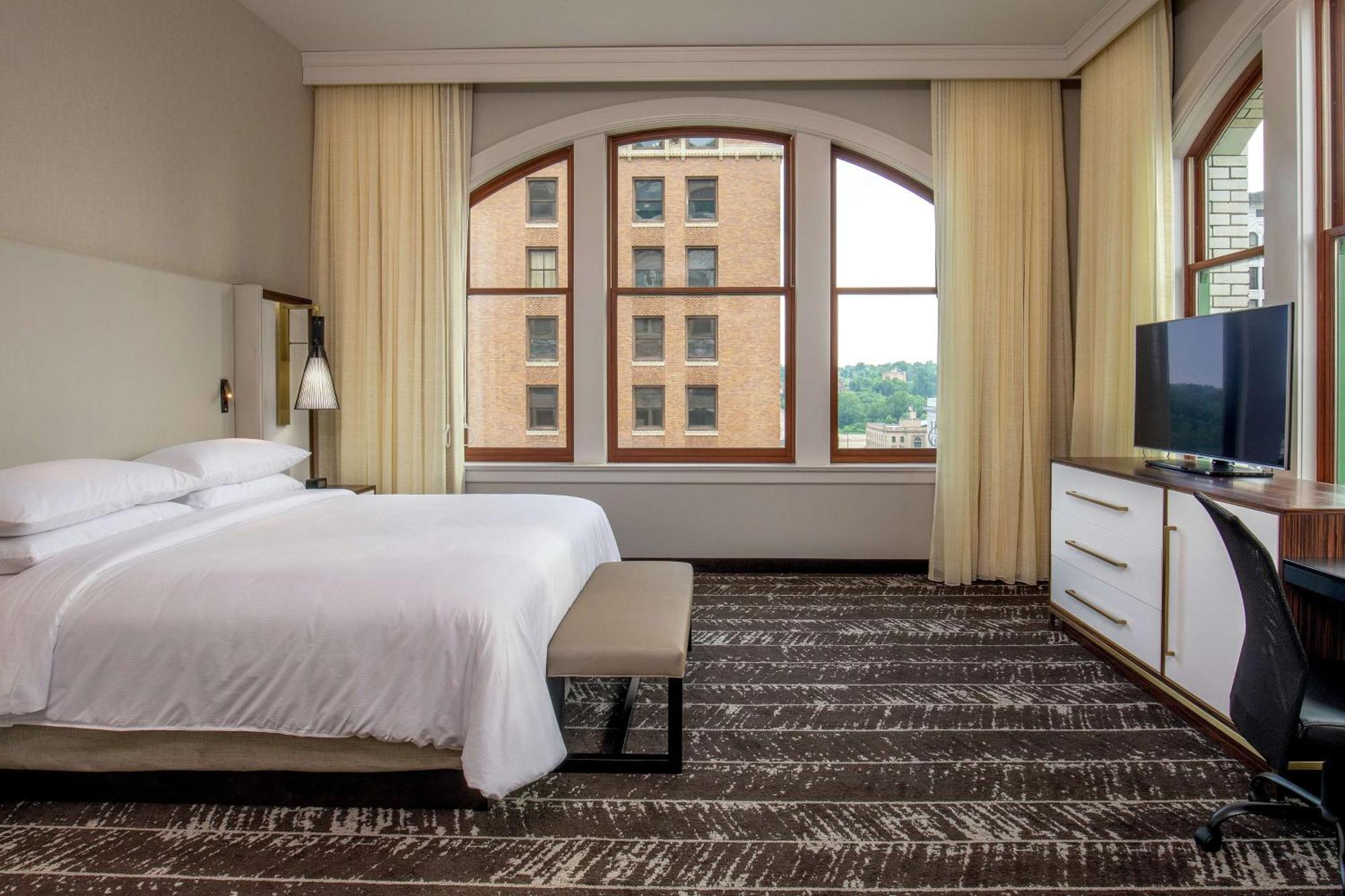 Doubletree By Hilton Youngstown Downtown Екстериор снимка
