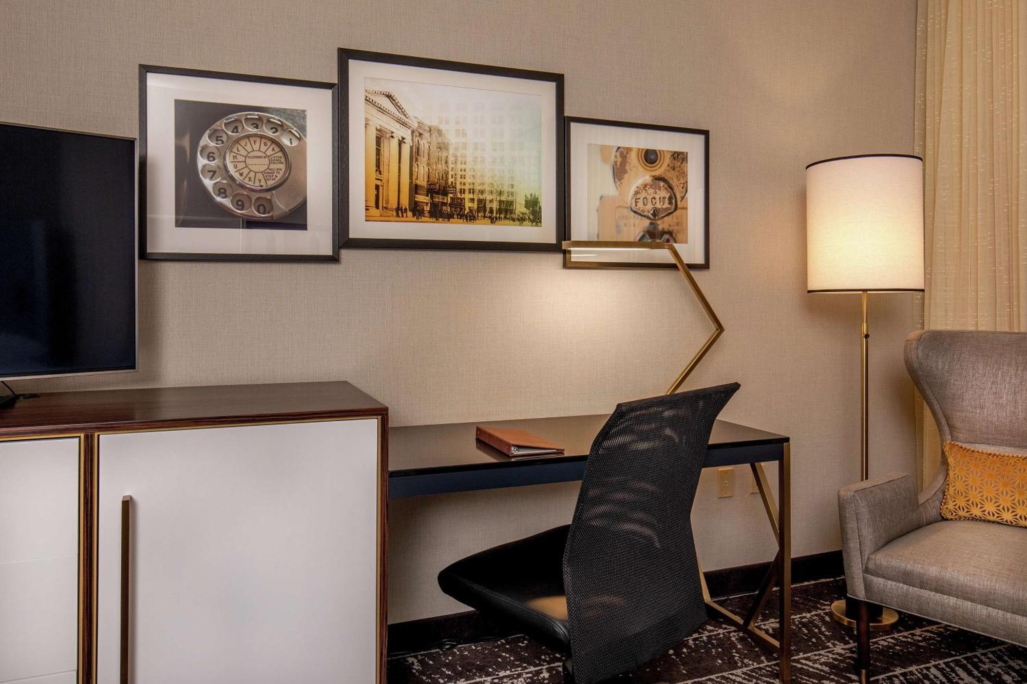 Doubletree By Hilton Youngstown Downtown Екстериор снимка