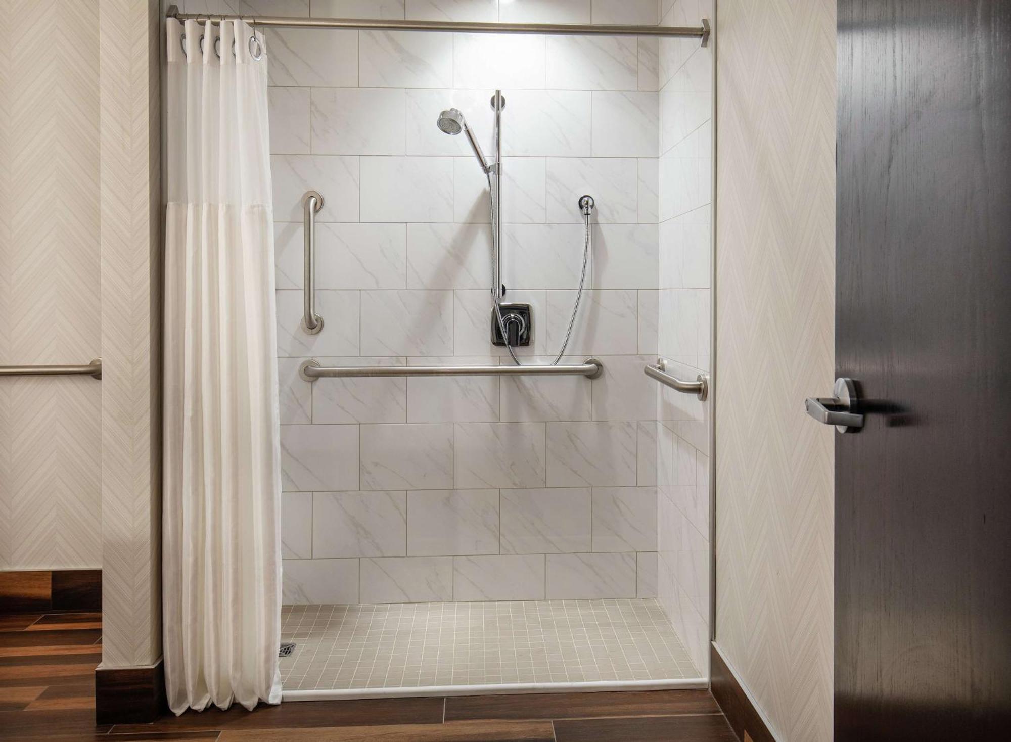 Doubletree By Hilton Youngstown Downtown Екстериор снимка