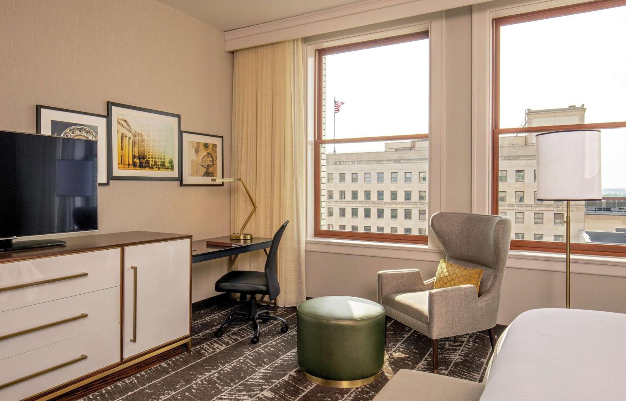 Doubletree By Hilton Youngstown Downtown Екстериор снимка