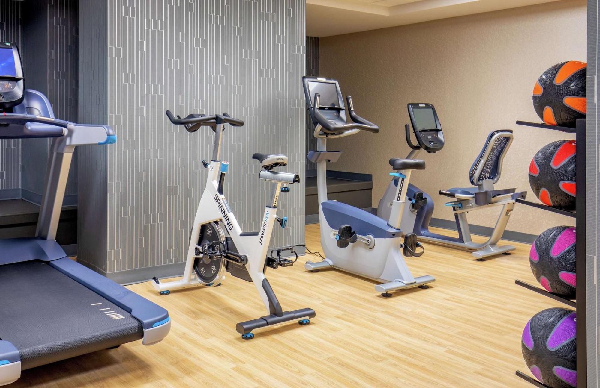 Doubletree By Hilton Youngstown Downtown Екстериор снимка