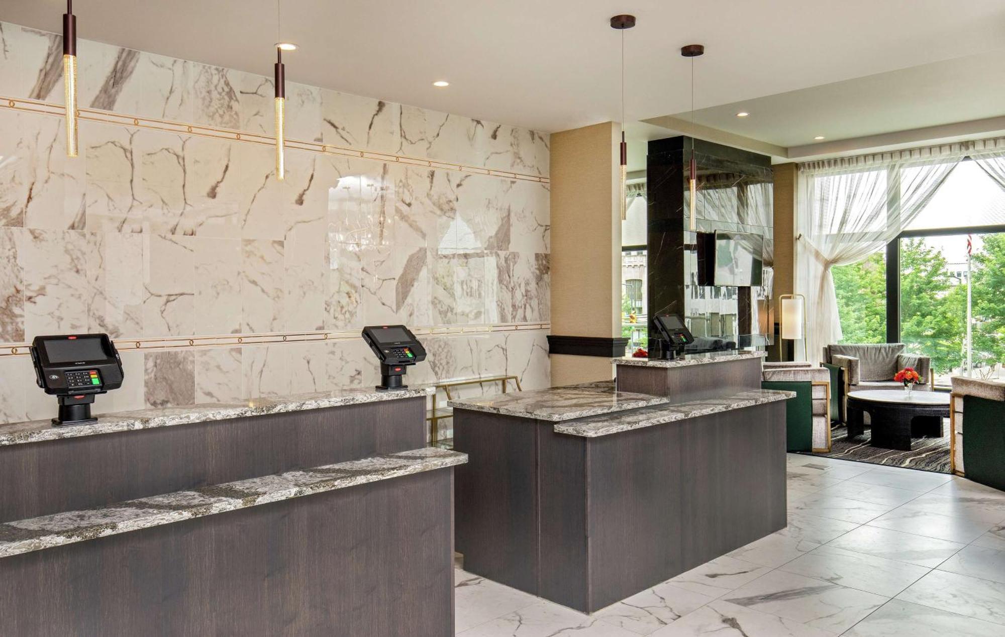 Doubletree By Hilton Youngstown Downtown Екстериор снимка