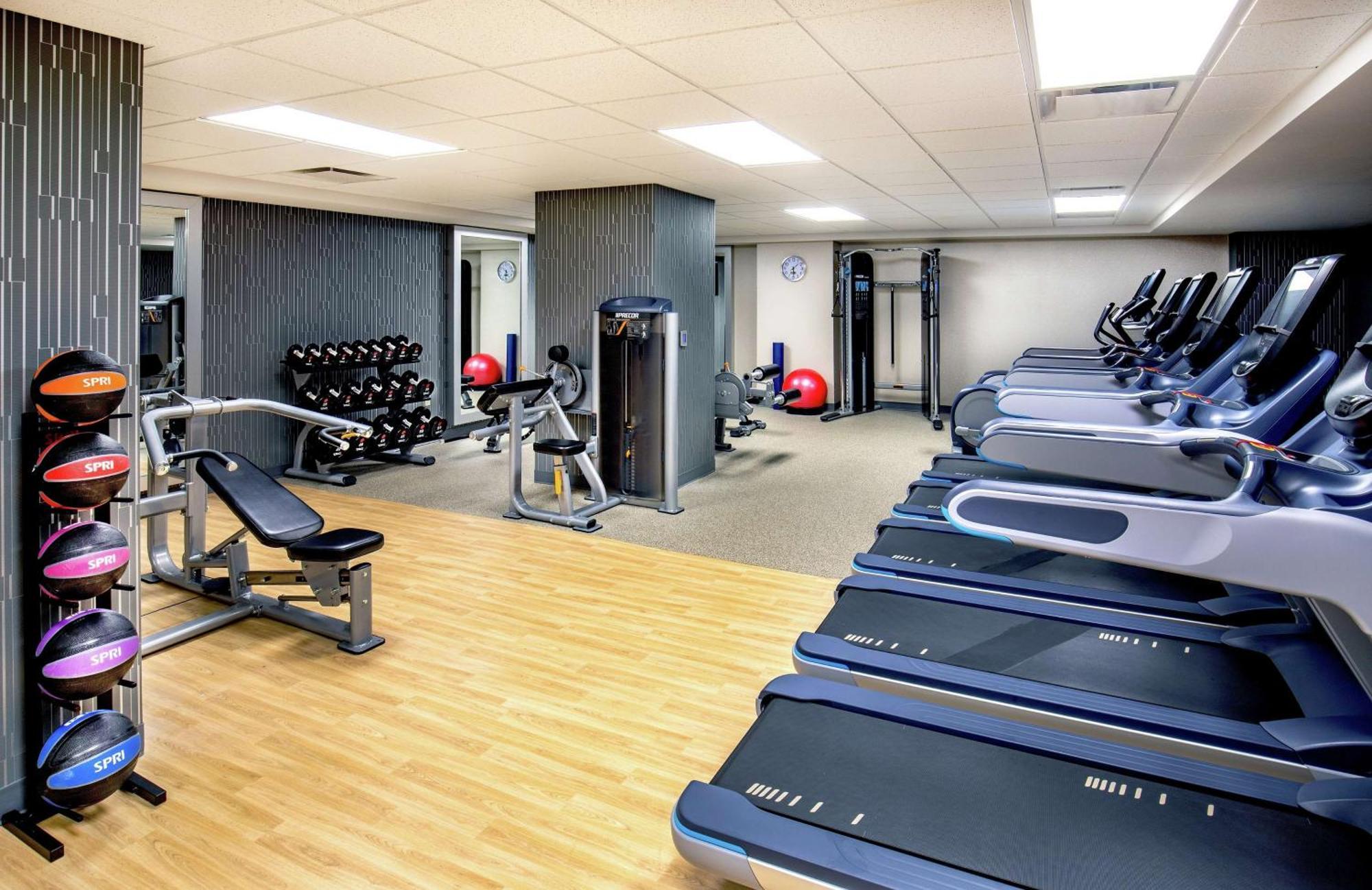 Doubletree By Hilton Youngstown Downtown Екстериор снимка